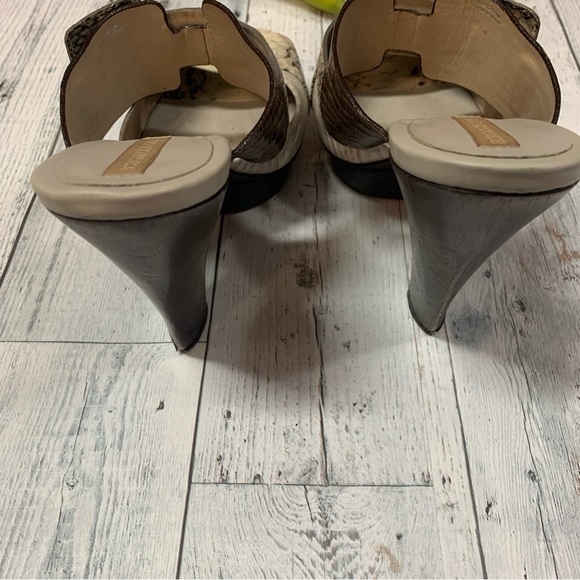 BCBG MAXAZRIA LEATHER SNAKE PRINT PLATFORM HEELS SANDALS SZ 10 - Picture 4 of 12